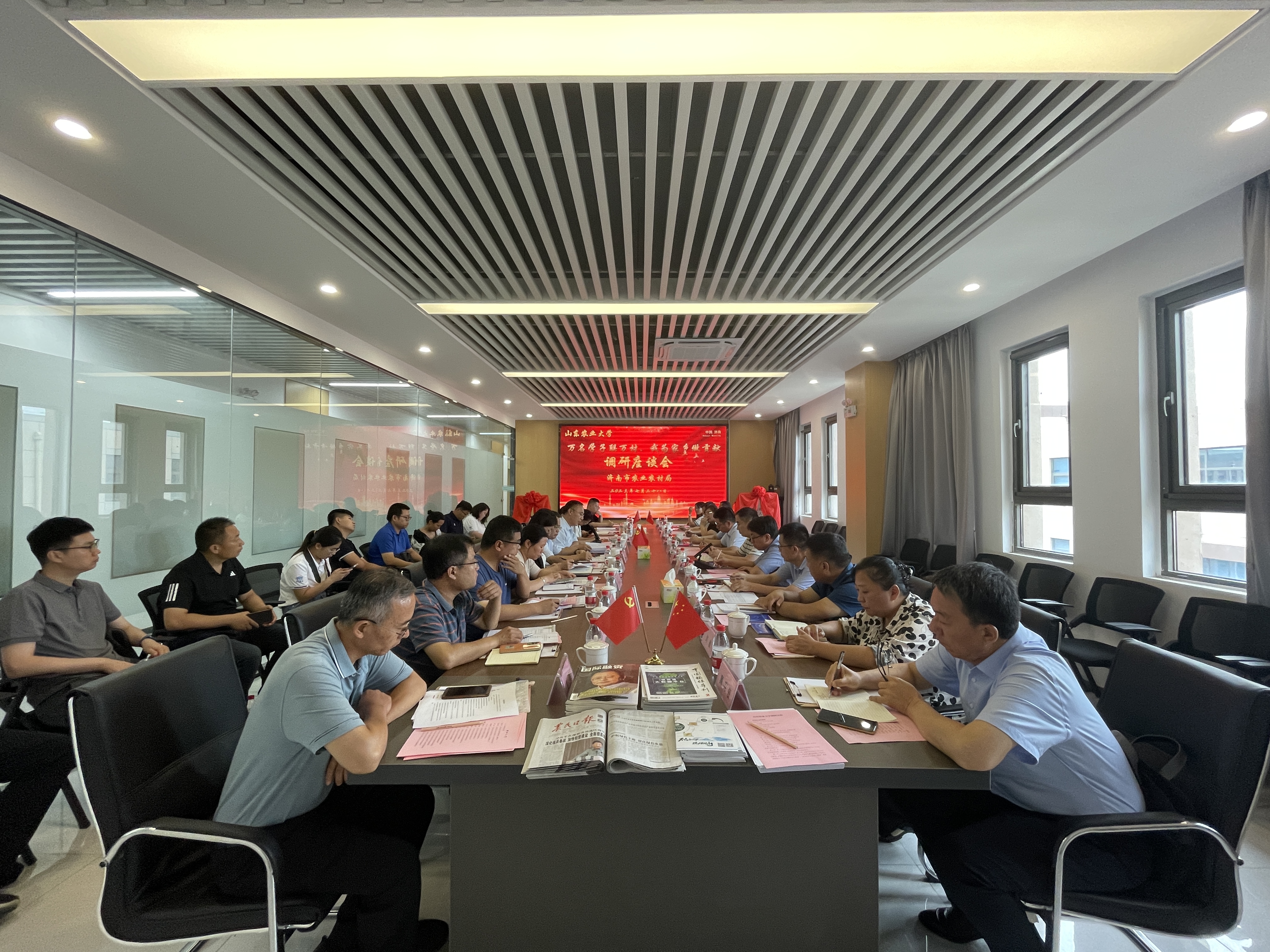 座谈会现场3.JPG